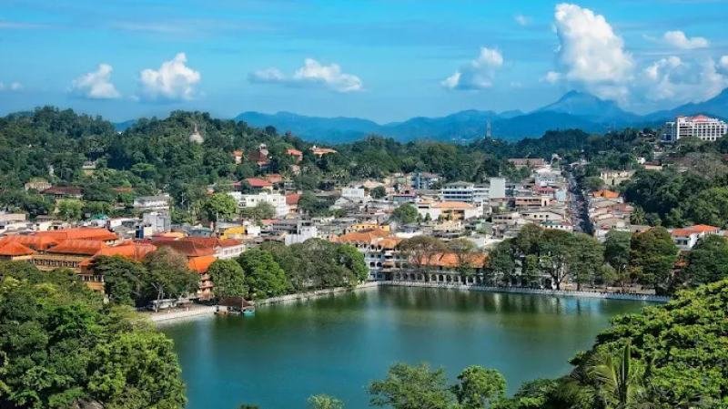 Sri Lanka Serene Escape: Culture, Hills & Tropical Beaches 